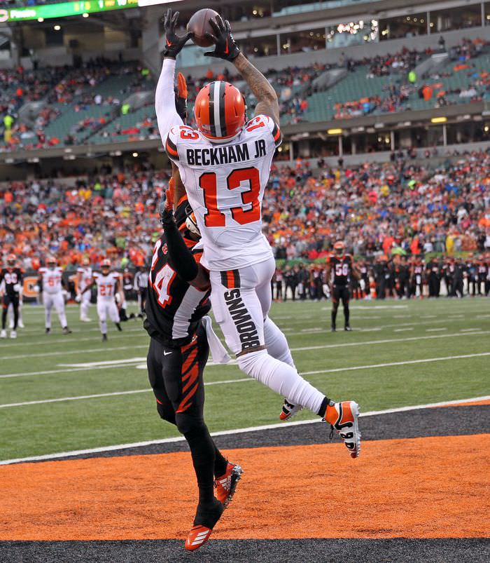 These Odell Beckham Jr Nike Cleats Come Equipped With A Reflective Upper •