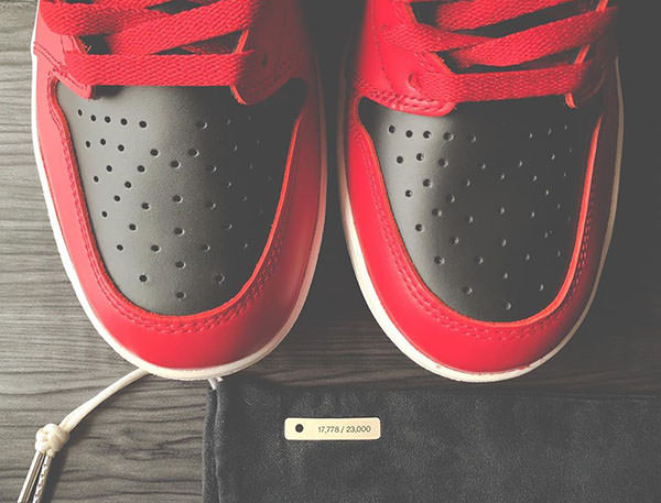 Air Jordan 1 "Varsity Red' dust bag