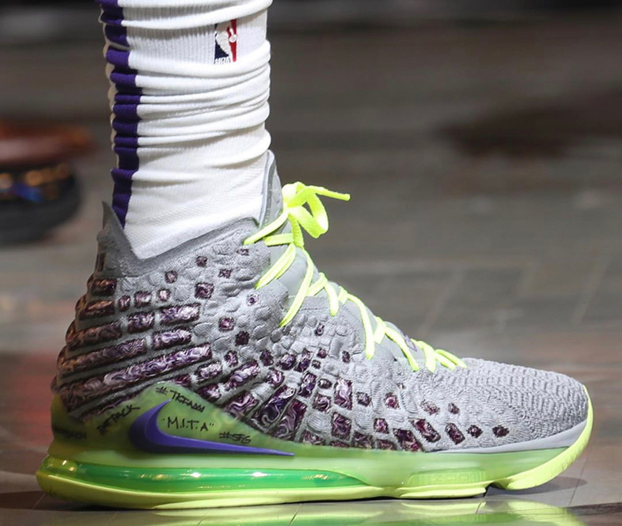 lebron james gray shoes