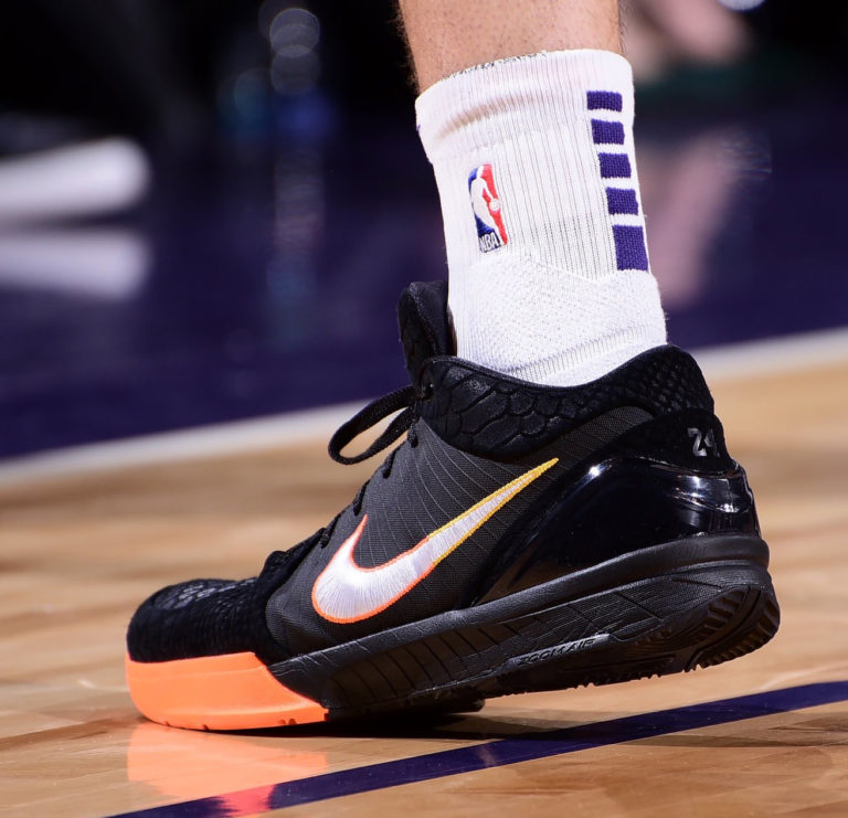 devin booker sneakers tonight