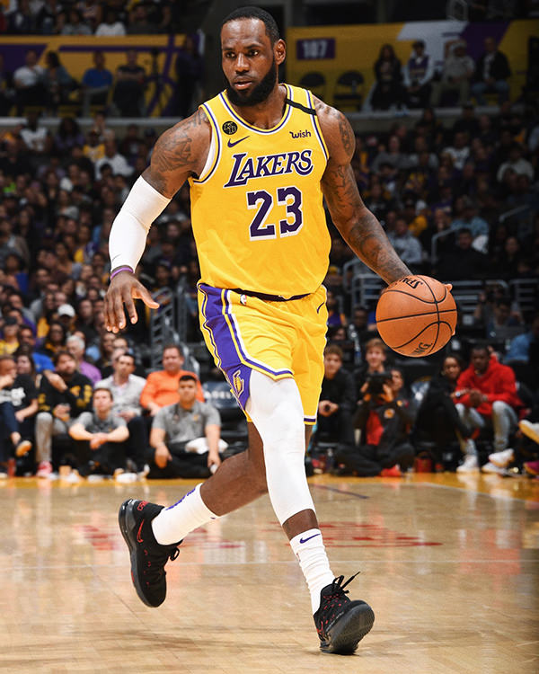 LeBron James Wears Nike LeBron 17 'Courage' In Lakers' First