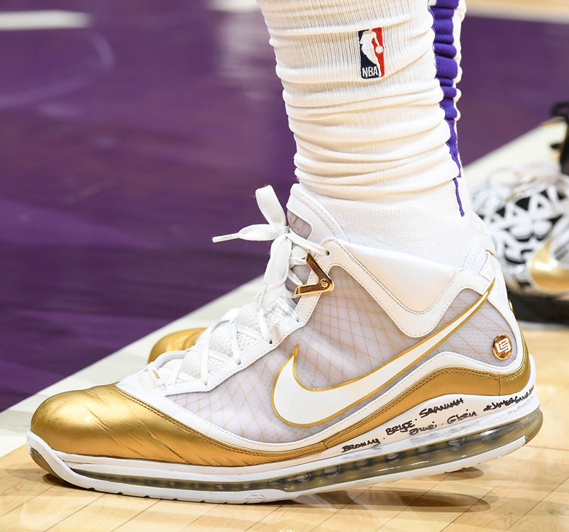 nike lebron 7 gold