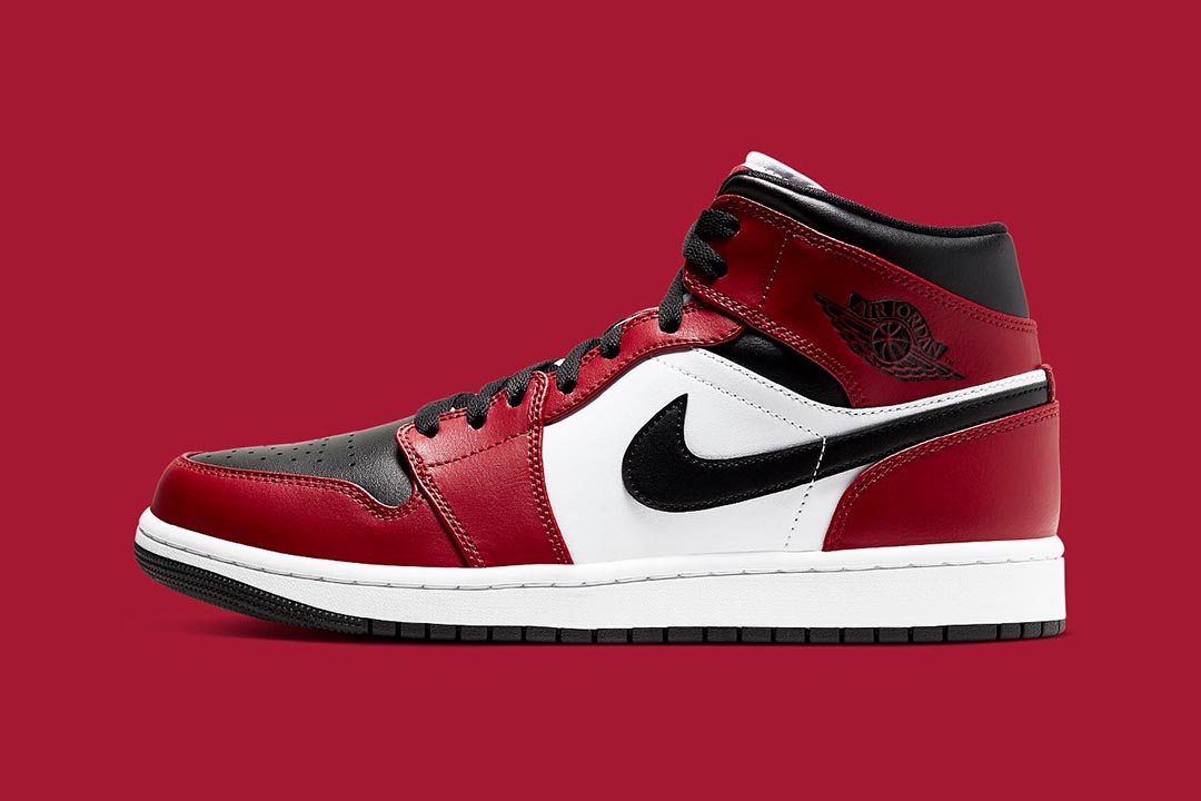 air jordan 1 mid chicago black toe release date