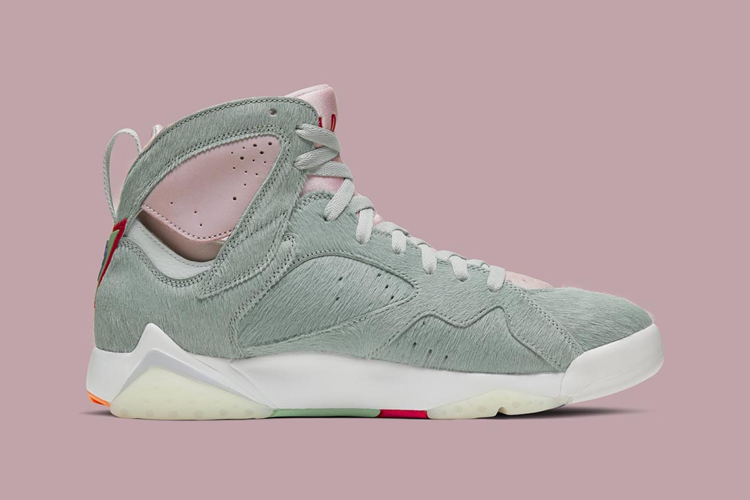 air-jordan-7-retro-hare-2-bugs-bunny-neutral-grey-summit-white-pink-foam-CT8529-002-release-date-02