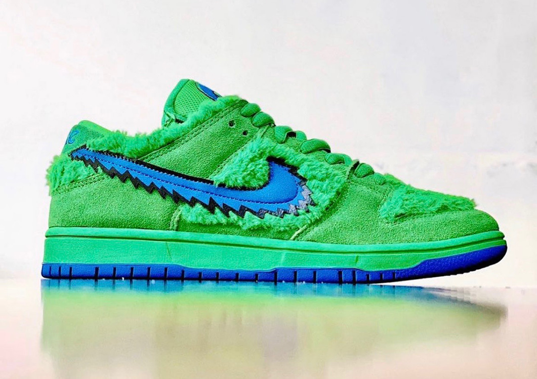 nike sb dunk dead bear