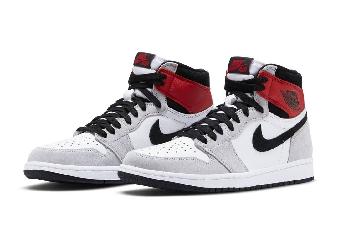 Air Jordan 1 High OG Light Smoke Grey •