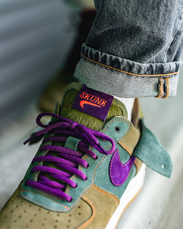 Nike SB Dunk Low “Skunks” Custom 420