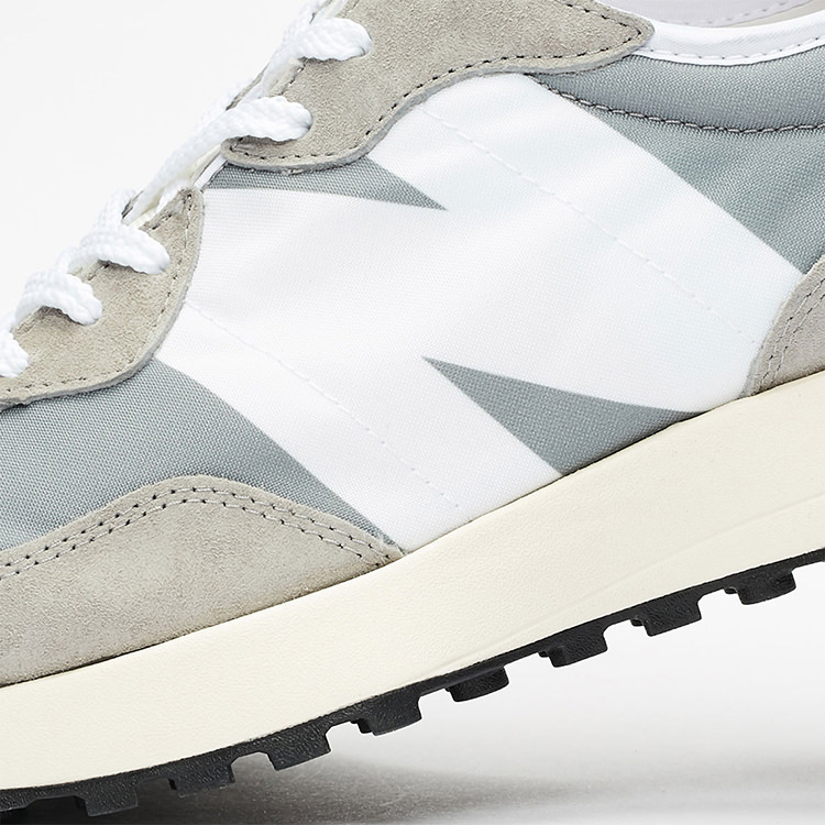 New Balance 327 
