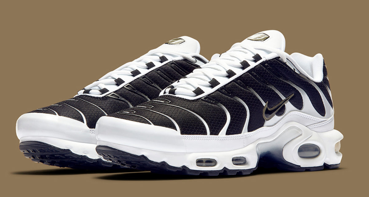 nike air max plus white and black