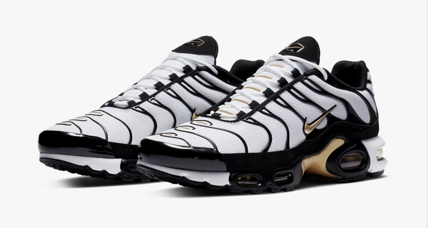 air max plus black and gold