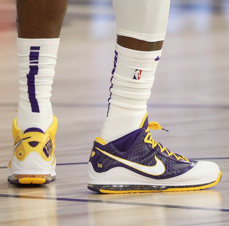 LeBron James Wears Nike LeBron 17 'Courage' In Lakers' First Orlando  Practice 