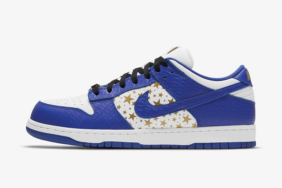 Supreme-Nike-SB-Dunk-Low-Blue-Stars-DH3228-100