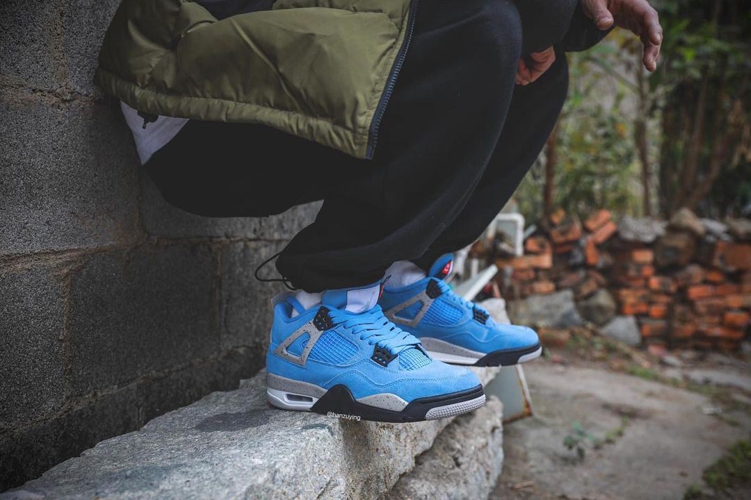 AIR JORDAN 4 RETRO UNIVERSITY BLUE