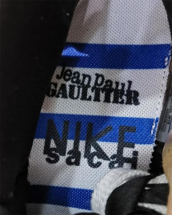 Jean Paul Gaultier x sacai x Nike Vaporwaffle