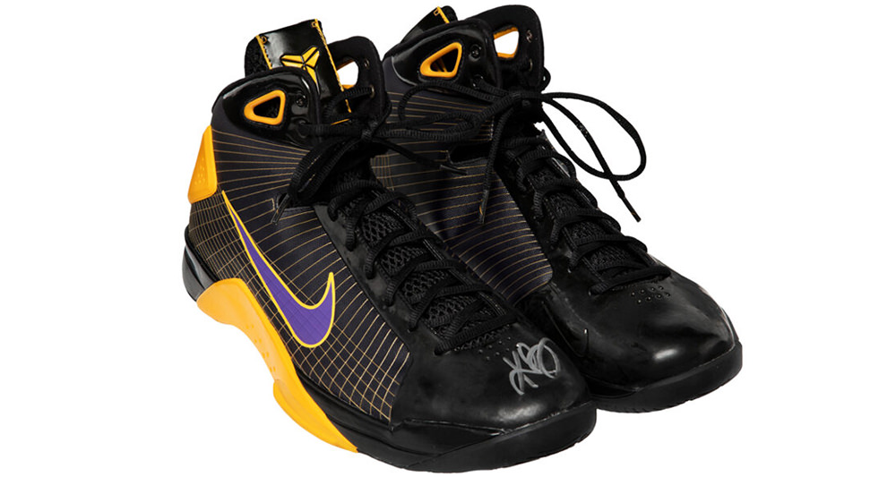 kobe signed with nike