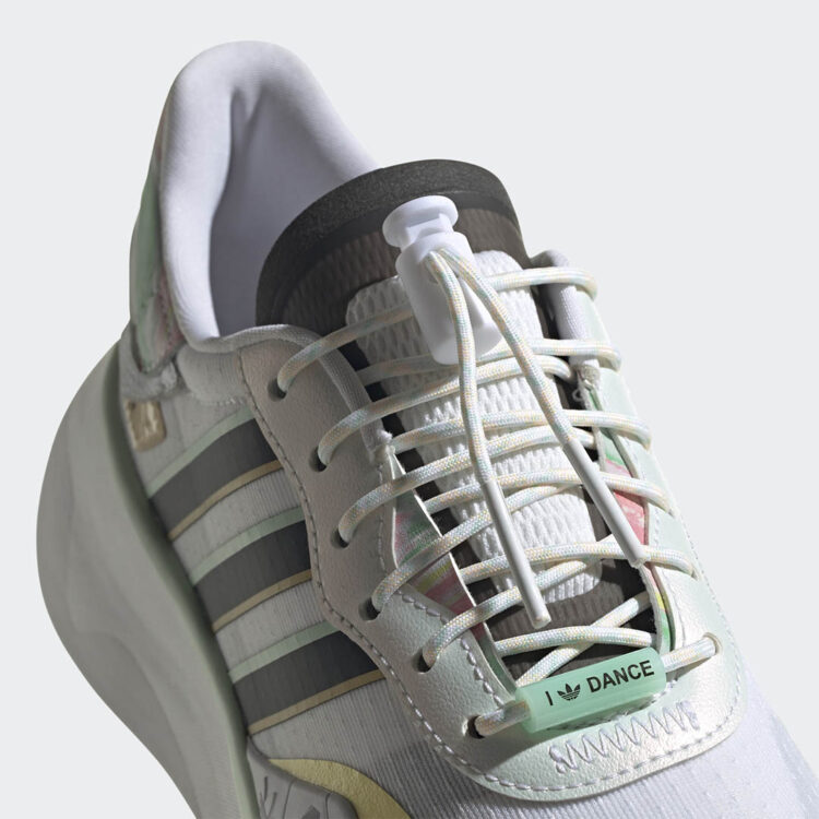 adidas gazelle silver green womens adidas Choigo Women's Shoes Pale Nude-Core Black H00346, Brown