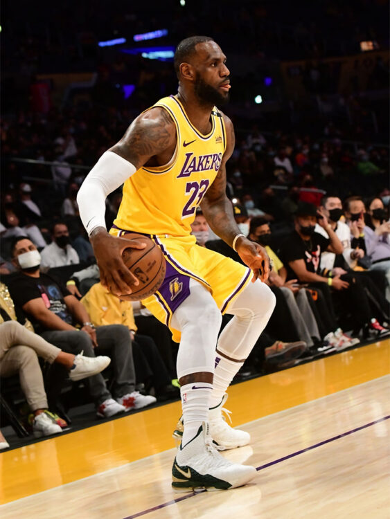 Lebron James in the Nike Lebron 15 "SVSM Air Zoom Generaton"