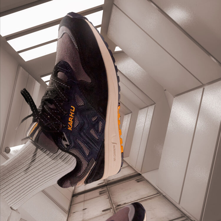 Karhu Legacy 96 “Jet Black/India Ink” F806023 