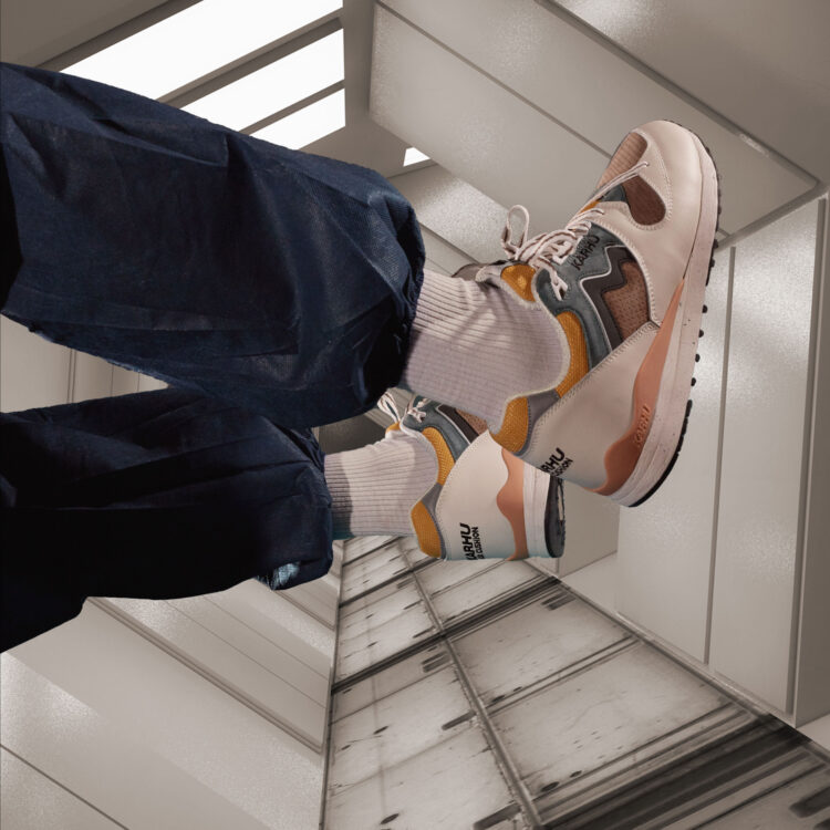 Karhu Synchron Classic “Lily White/Jet Black”  F802664