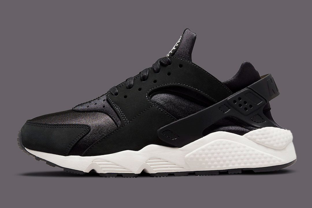 Black & Desert Moss Land On The Nike Air Huarache •