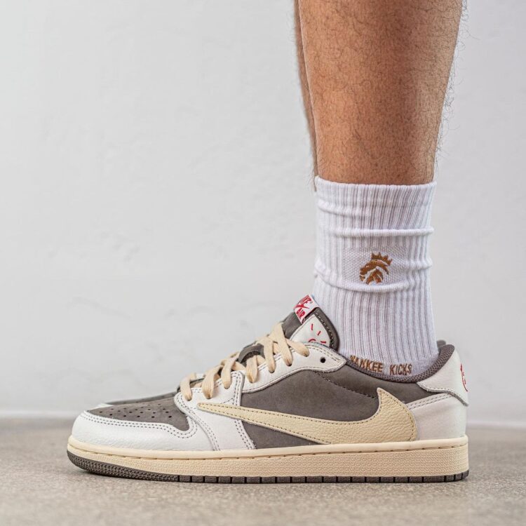 Travis Scott x Air Jordan 1 Low OG \