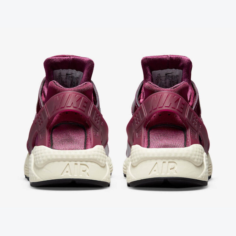 Nike huarache hotsell womens maroon