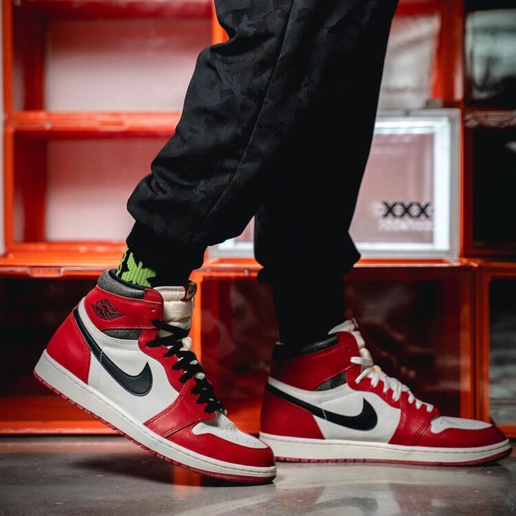 Air Jordan 1 Retro High OG Chicago Lost & Found