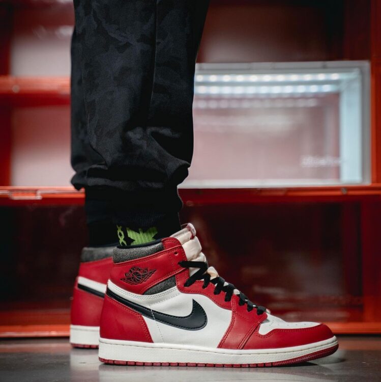 Air Jordan 1 Retro High OG Chicago 