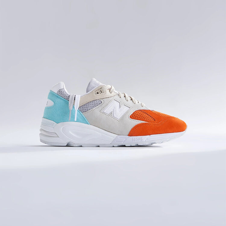 KITH Ronnie Fieg × New Balance 990v2 | www.jarussi.com.br