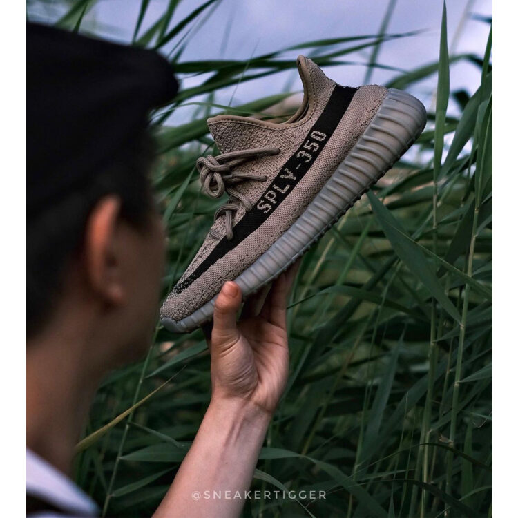 adidas Yeezy Boost 350 V2 Granite HQ2059