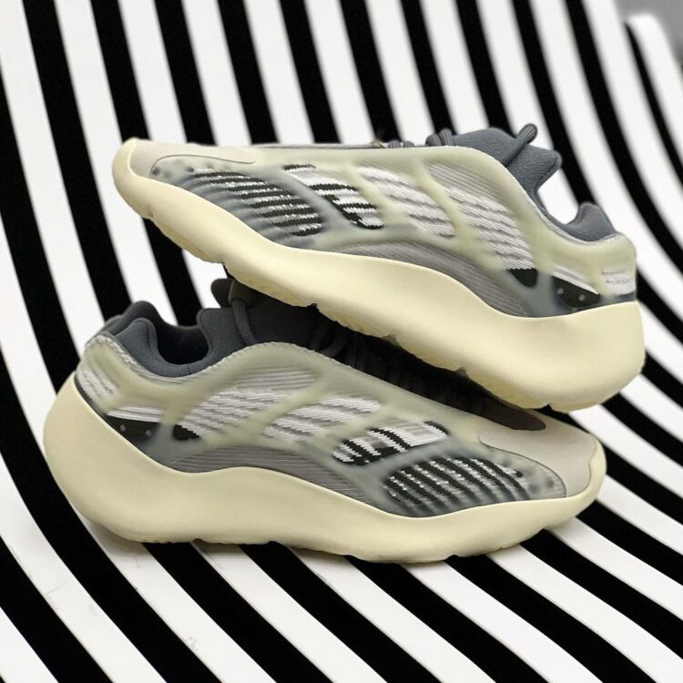 adidas Yeezy 700 V3