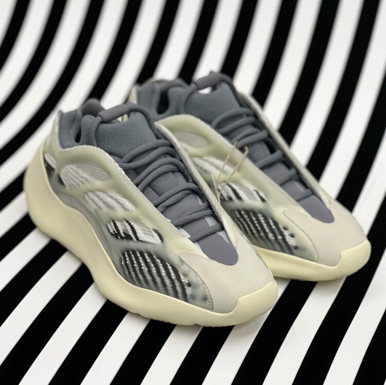 adidas Yeezy 700 V3 Fade Salt ID1674 02 751x750