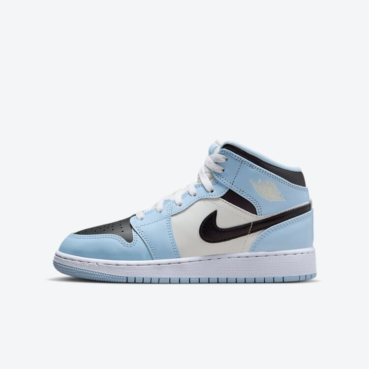 This image has an empty alt attribute; its file name is Air-Jordan-1-Mid-GS-Ice-Blue-555112-401-01-750x750.jpeg