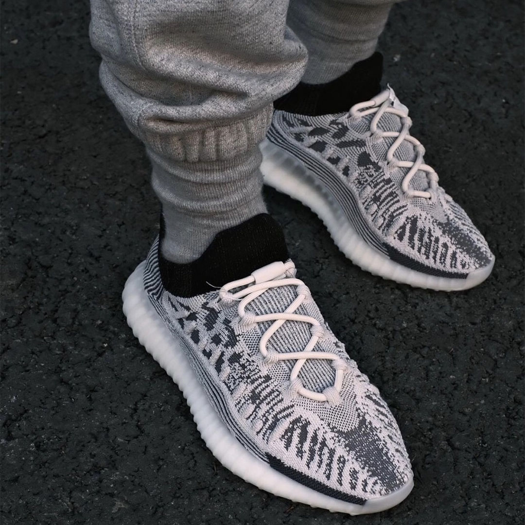 adidas Yeezy Boost 350 V2 CMPCT Panda Release Date 004