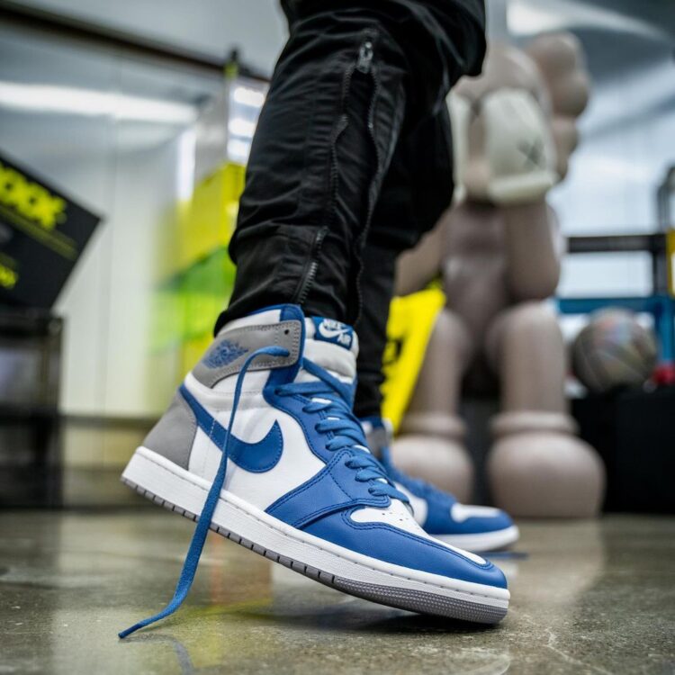 AIR JORDAN 1 RETRO HIGH OG TRUE BLUE