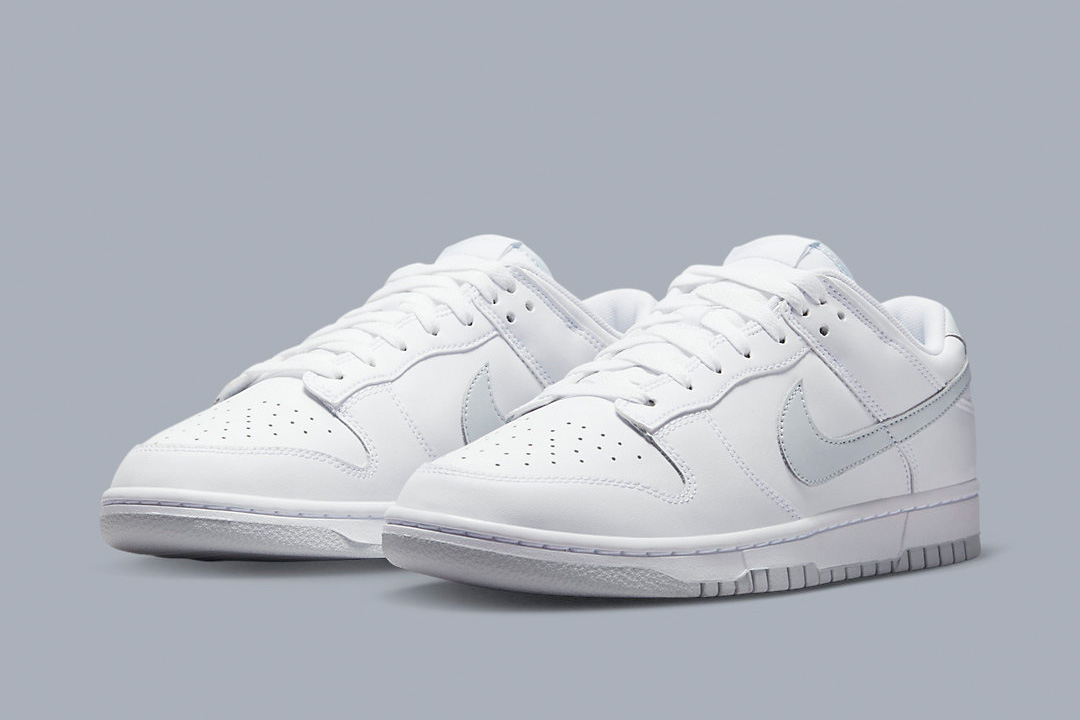 “Pure Platinum” Returns To The Nike Dunk Low