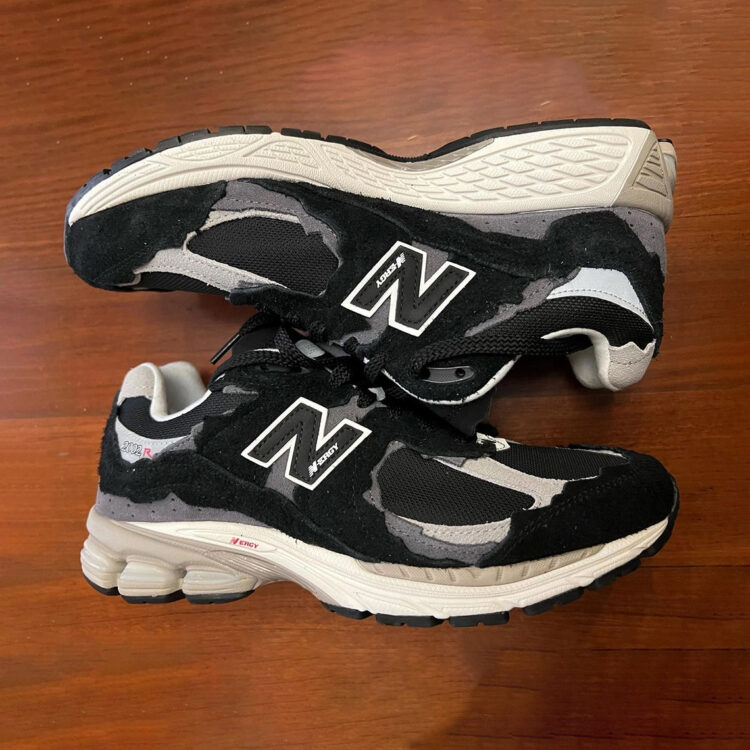 New Balance 2002R "Protection Pack" (Black/Grey)