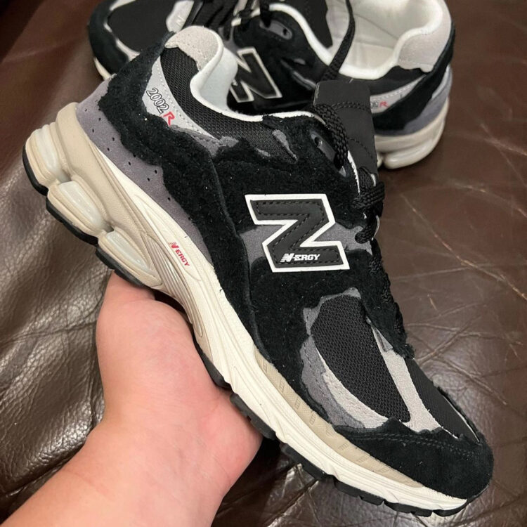 New Balance 2002R "Protection Pack" (Black/Grey)