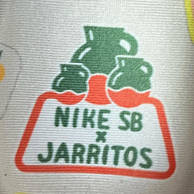 Jarritos Nike doormat SB Dunk Low Pro QS FD0860 001 03 750x750