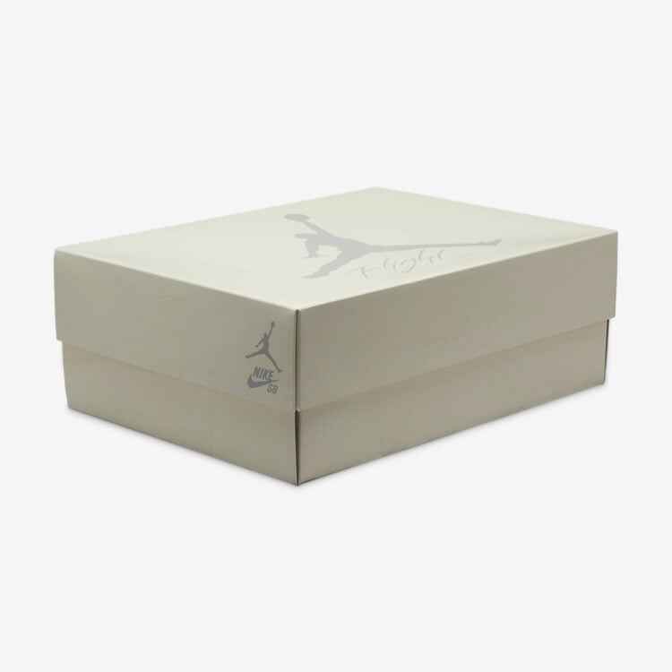 Nike SB x Air dropped Jordan 4 "Pine Green" DR5415-103