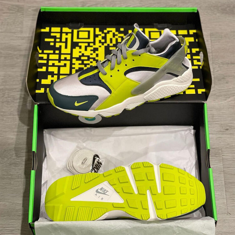 nike store air huarache oregon ducks fn1485 001 02 750x750