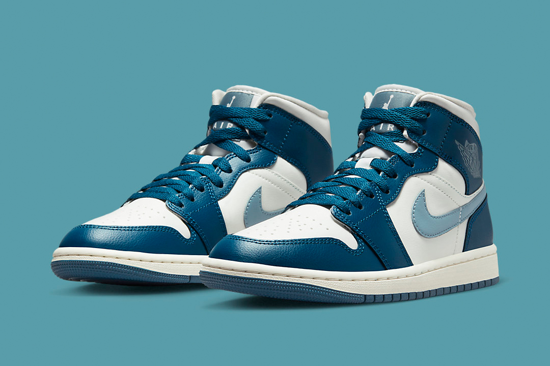 Air Jordan 1 Mid WMNS 