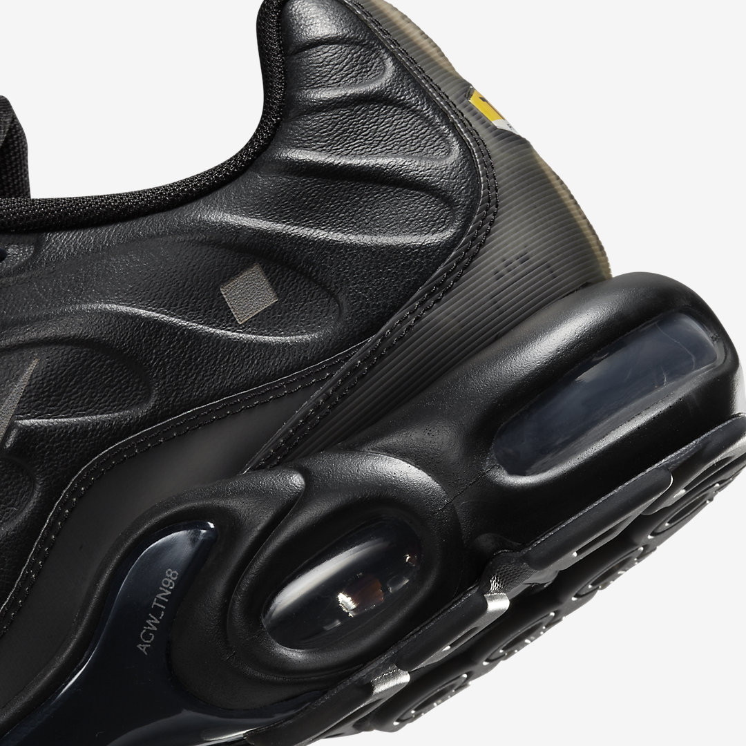 A COLD WALL x Nike Air Max Plus Black FD7855 001 09