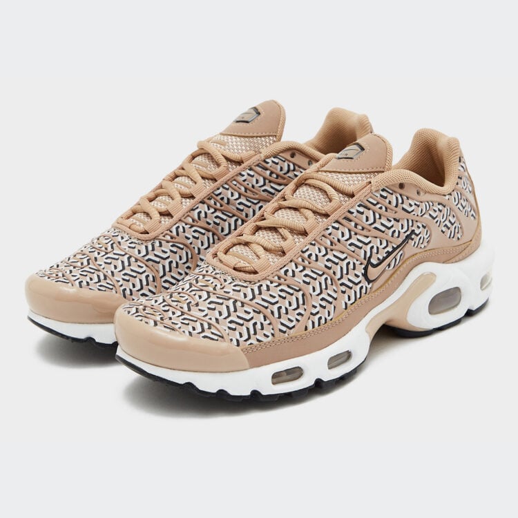 nike air max plus united in victory 1 750x750