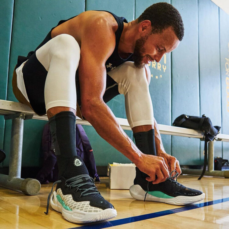 Steph Curry Debuts New Under Armour Curry 11