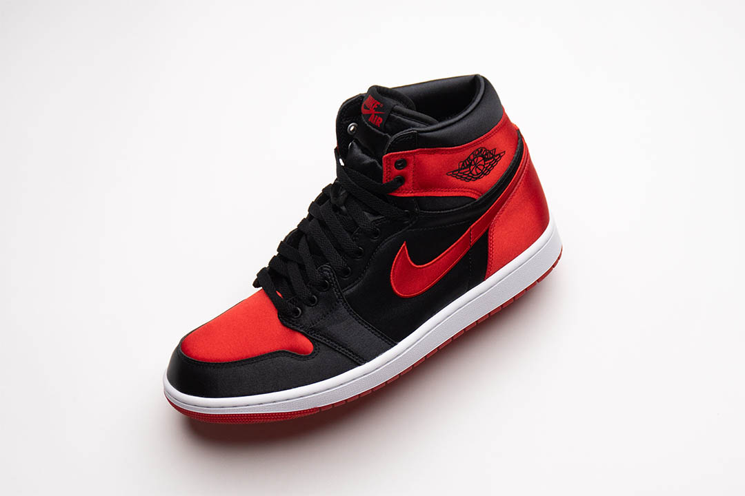 Air Jordan 1 High OG Satin Bred 