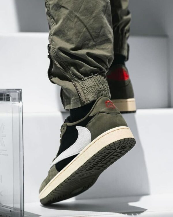 Travis Scott x Air Jordan 1 Low OG "Black/Olive" DM7866-002