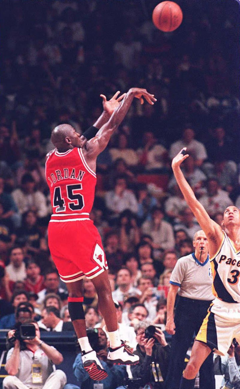 Michael Jordan wearing the Air Jordan 10 "Chicago" in his return to the NBA in 1995