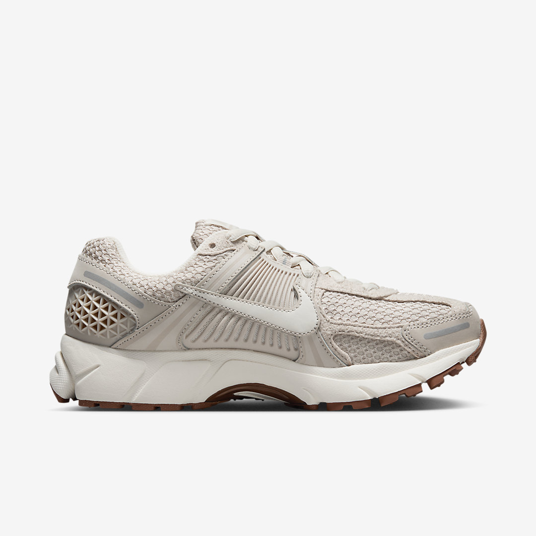 - HQZ Nike Zoom Vomero 5 FZ3780-101