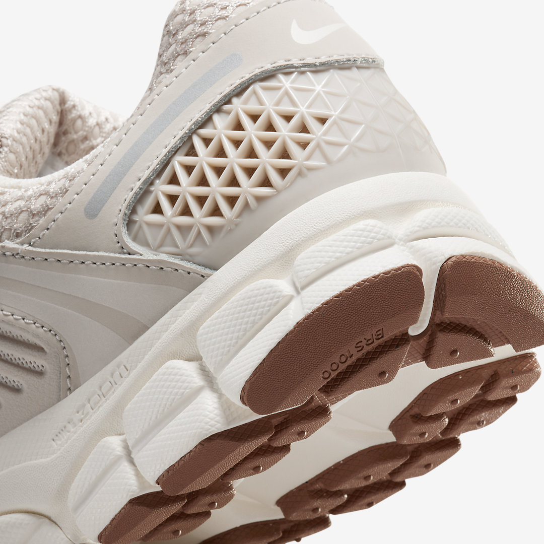 - HQZ Nike Zoom Vomero 5 FZ3780-101
